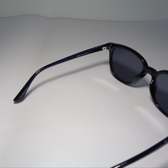 Victoria's Secret Solid Black New Women's Sunglasses - PK0020 - NWT - Picture 10 of 14